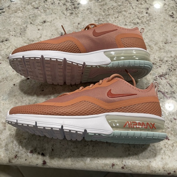 Nike new air max size 7 1/2 for women. - Picture 6 of 9